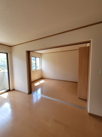 ビレッジ日蔭Nの居間・リビング