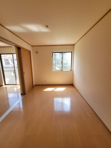 ビレッジ日蔭Nの居間・リビング