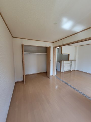 ビレッジ日蔭Nの居間・リビング