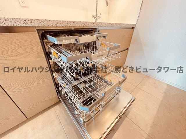 フロントオープンタイプビルトイン食器洗い乾燥機　３段式