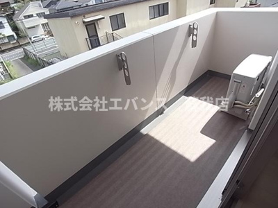 【バルコニー】 | アーバンシャトー千葉 | 外からの目が気にならないバルコニーで洗濯物が干せます