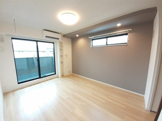 【居間・リビング】 | フローラーリアⅢ | 物件の内装です