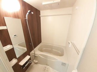 【浴室】 | フローラーリアⅢ | 日々の疲れを癒すお風呂付です