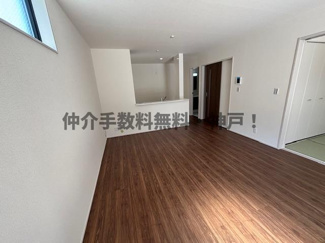 【居間・リビング】 | 神戸市垂水区旭が丘3丁目　新築戸建　仲介手数料無料！ | こちらのリビングで趣味の時間をお楽しみください
