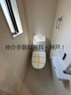 【トイレ】 | 神戸市垂水区旭が丘3丁目　新築戸建　仲介手数料無料！ | 落ち着いたトイレです