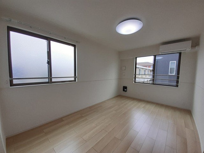 【居間・リビング】 | メゾン・ド・シェリュバンⅤ | こちらのリビングで趣味の時間をお楽しみください