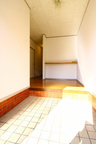 山本マンションの玄関