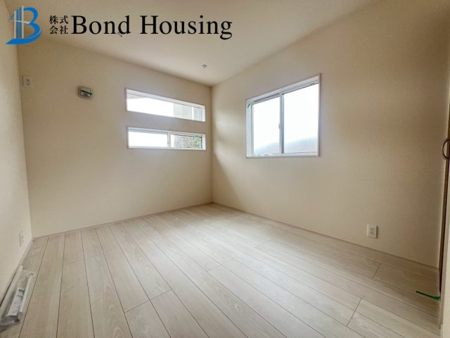 LDKは広々約19.5帖・収納豊富　垂水区名谷町　全2棟　1号棟の洋室