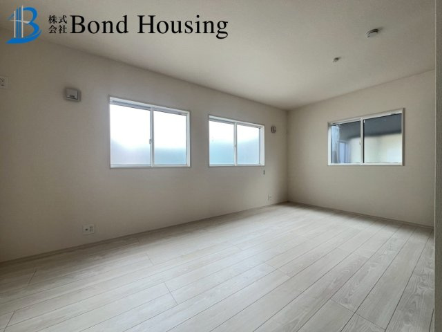 LDKは広々約19.5帖・収納豊富　垂水区名谷町　全2棟　1号棟の洋室