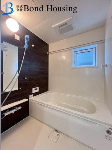 LDKは広々約19.5帖・収納豊富　垂水区名谷町　全2棟　1号棟の浴室