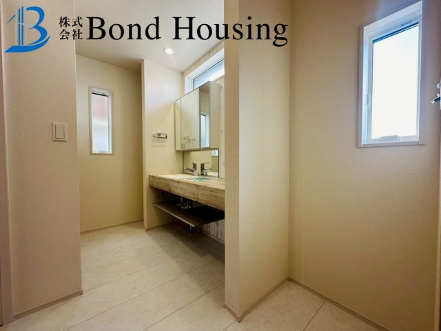 LDKは広々約19.5帖・収納豊富　垂水区名谷町　全2棟　1号棟の玄関