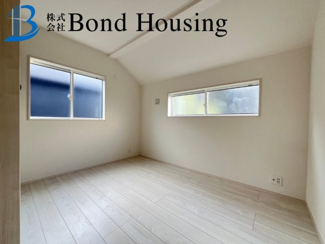 LDKは広々約19.5帖・収納豊富　垂水区名谷町　全2棟　1号棟の洋室