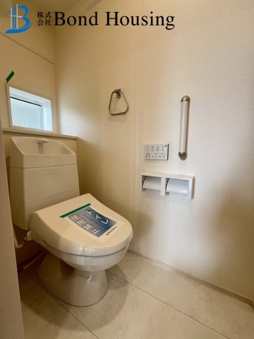 LDKは広々約19.5帖・収納豊富　垂水区名谷町　全2棟　1号棟のトイレ