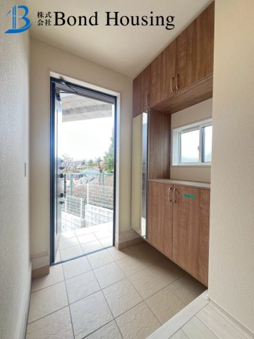 LDKは広々約19.5帖・収納豊富　垂水区名谷町　全2棟　1号棟の玄関