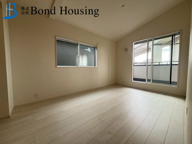 LDKは広々約19.5帖・収納豊富　垂水区名谷町　全2棟　1号棟の洋室