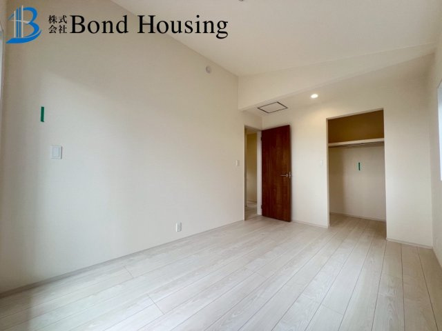 LDKは広々約19.5帖・収納豊富　垂水区名谷町　全2棟　1号棟の洋室