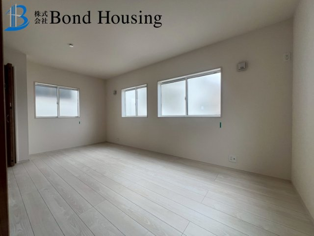 LDKは広々約19.5帖・収納豊富　垂水区名谷町　全2棟　1号棟の洋室