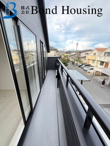 LDKは広々約19.5帖・収納豊富　垂水区名谷町　全2棟　1号棟のバルコニー