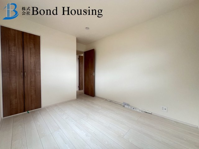LDKは広々約19.5帖・収納豊富　垂水区名谷町　全2棟　1号棟の洋室