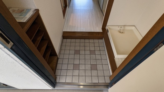 ウイング川内の玄関