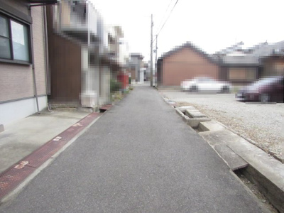 【前面道路含む現地写真】 | 洲本市炬口一丁目一戸建 | 令和７年１１月撮影