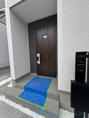大磯町東小磯2期　新築戸建　全2棟1号棟の玄関