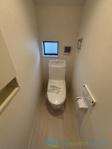 大磯町東小磯2期　新築戸建　全2棟1号棟のトイレ