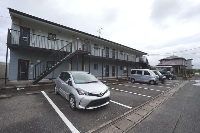 サンハイツ梶山Ｂの駐車場