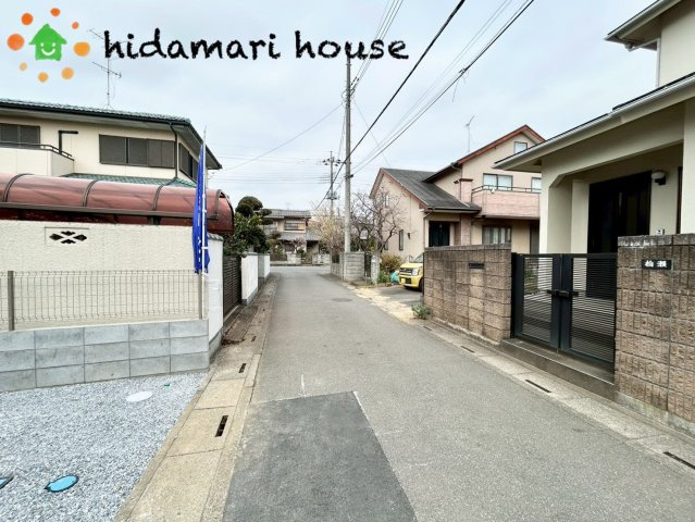 蓮田市馬込11期　新築戸建　リガーレ01の前面道路含む現地写真