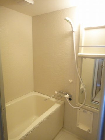 ガーデンハイム今古賀の浴室