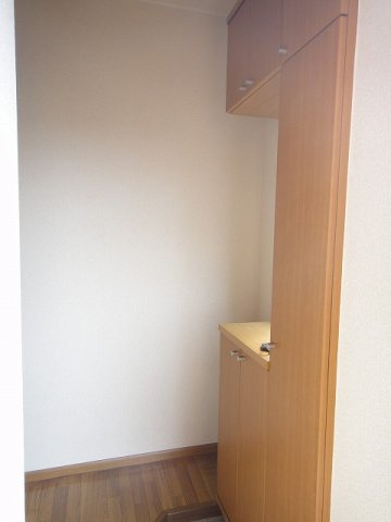 ガーデンハイム今古賀の玄関