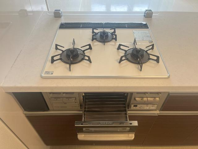 パルティール　C棟のキッチン|三口コンロ