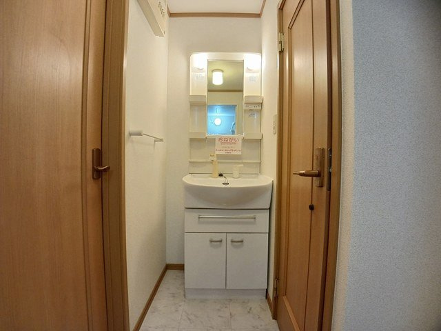 ファミーユ・Ｋ　Ｂの洗面所