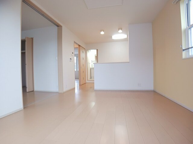 メゾン　フロージュⅡの居間・リビング