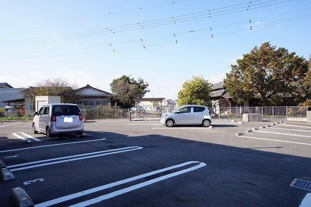 ロスマリーノの駐車場