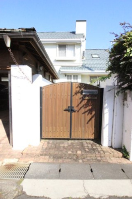 【エントランス】 | 土浦市虫掛 | エントランスは優しいウッドの門扉で来客をお迎えします