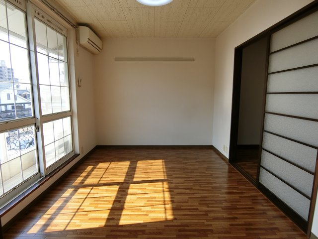 NIFTY（ニフティ）B棟の居間・リビング