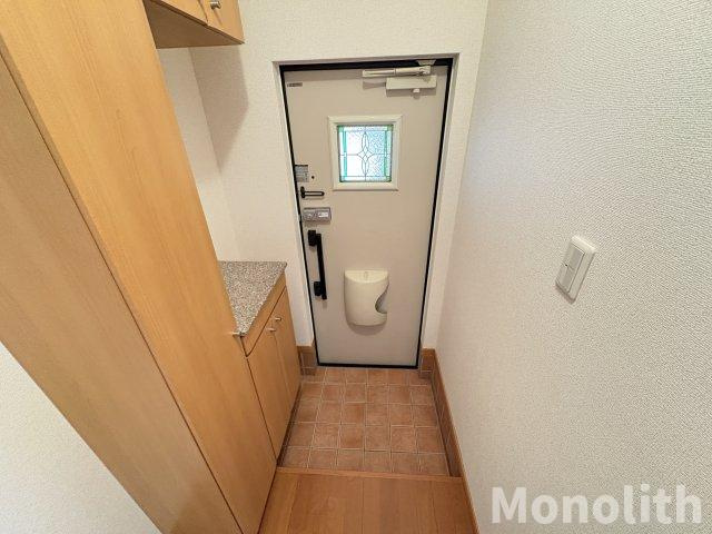エレガントカーサB棟の玄関