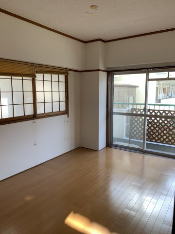 シャトー西明石の洋室