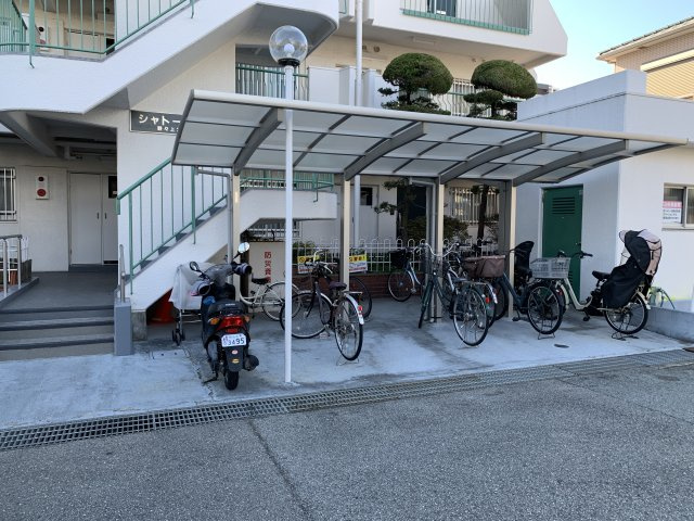 シャトー西明石の駐輪場