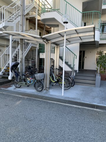 シャトー西明石の駐輪場