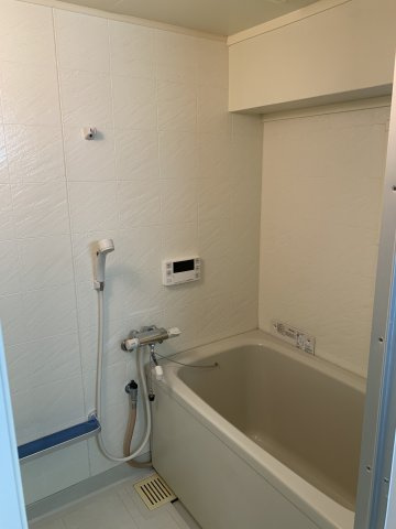 シャトー西明石の浴室|窓あり