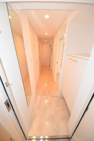 セレニテ本町ルフレの玄関