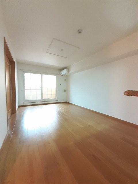 エレガントカーサB棟の居間・リビング