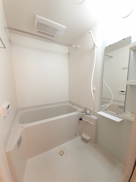 エレガントカーサB棟の浴室