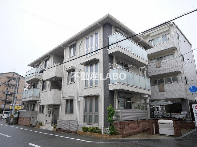 Lake Side Yamakiの外観