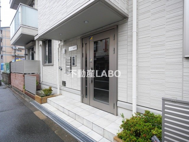 Lake Side Yamakiのエントランス