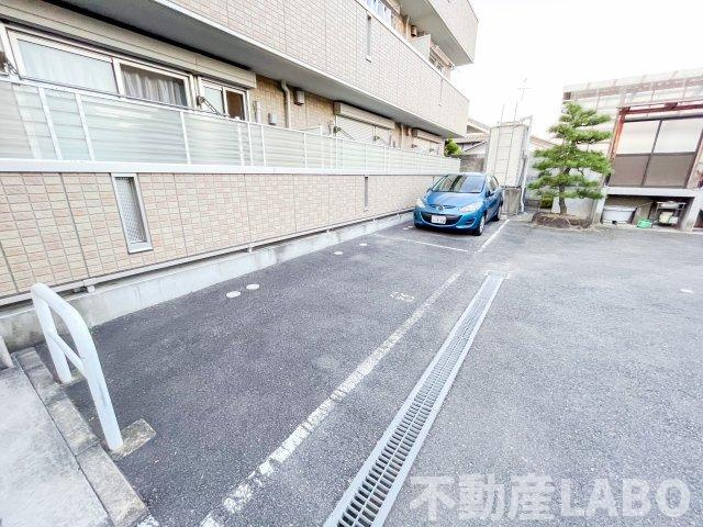 ステラの駐車場