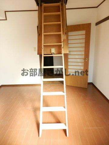 豊島区長崎４丁目のアパートの収納|ロフト階段別角度から