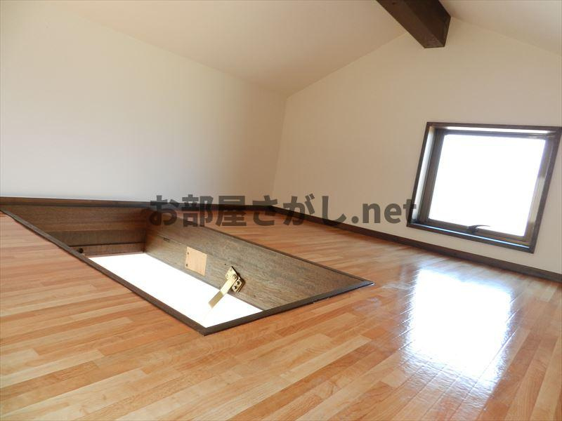 豊島区長崎４丁目のアパートの内装|ロフトから、梯子階段を撮影